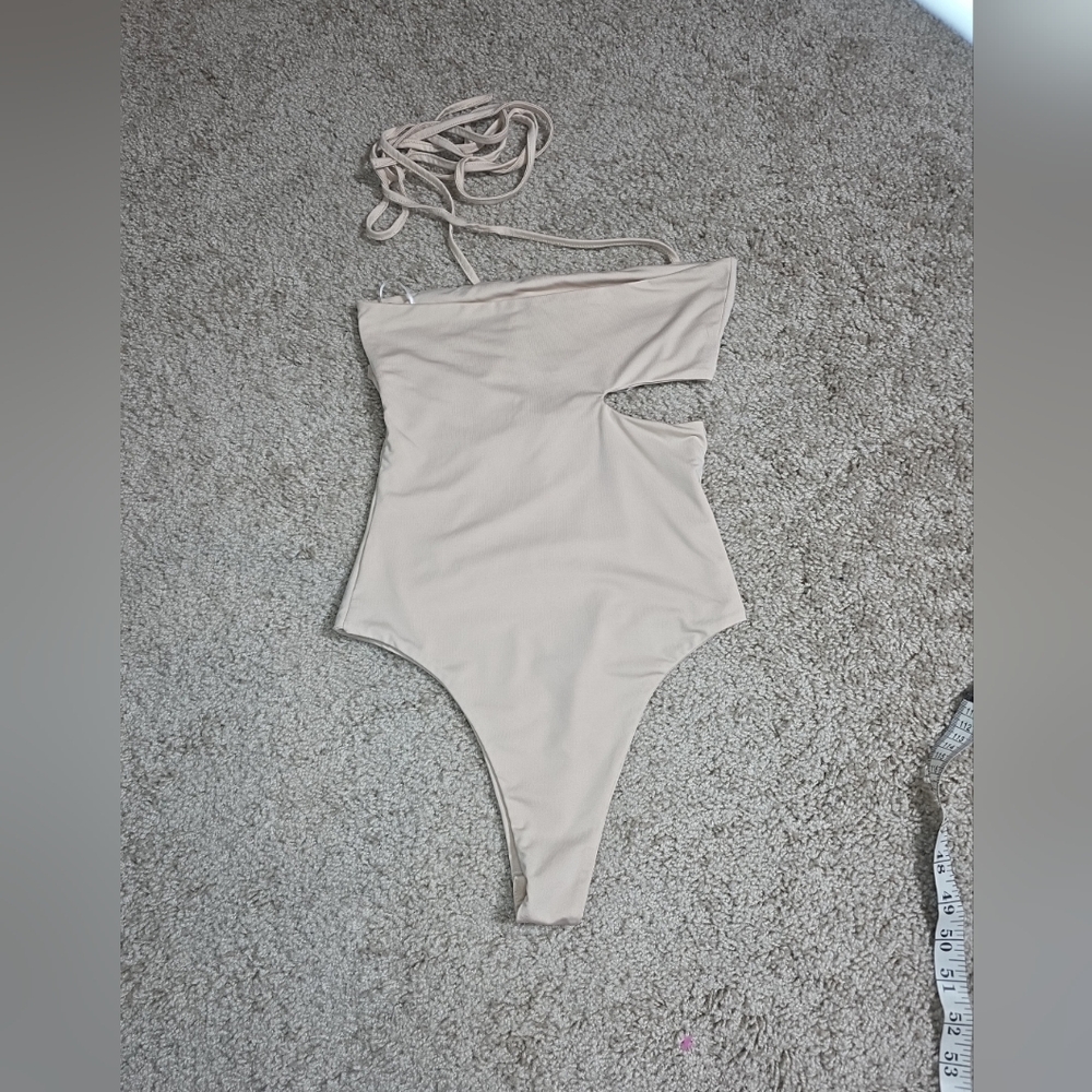 Princess Polly Cutout Bodysuit in Light Cream Size US Women's 2 One Piece - Picture 2 of 6